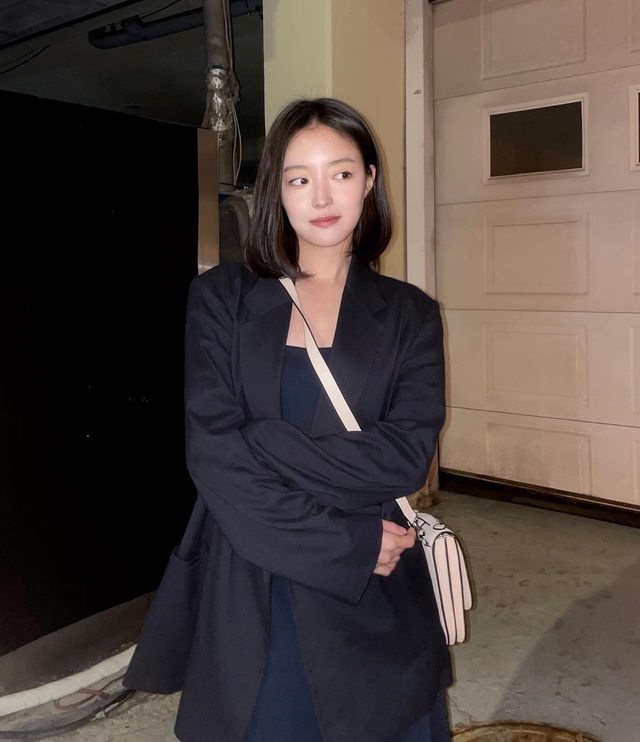&quot;Nữ thần cổ trang&quot; Lee Se Young mặc đẹp ở tuổi 31 với tủ đồ toàn màu trung tính - Ảnh 10.