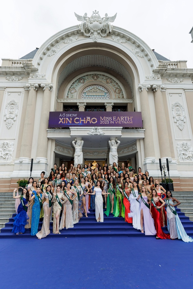 90 thí sinh Miss Earth 2023 ra mắt khán giả Việt Nam, khoe nhan sắc quyến rũ với trang phục dạ hội - Ảnh 1.