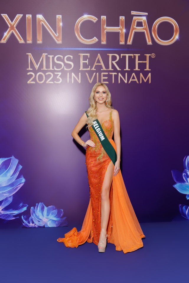 90 thí sinh Miss Earth 2023 ra mắt khán giả Việt Nam, khoe nhan sắc quyến rũ với trang phục dạ hội - Ảnh 8.
