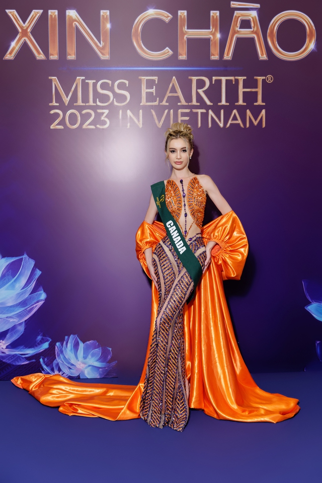 90 thí sinh Miss Earth 2023 ra mắt khán giả Việt Nam, khoe nhan sắc quyến rũ với trang phục dạ hội - Ảnh 11.