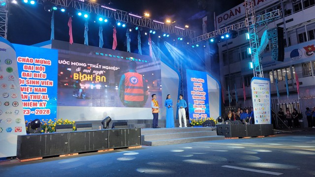 Phạm Quốc Việt - Đội trưởng Fas Angel nhận  Giải thưởng Tình nguyện quốc gia 2023 - Ảnh 2.