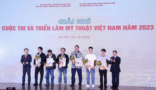 Tôn vinh những thành tựu mỹ thuật các họa sĩ, nhà điều khắc Việt Nam - Ảnh 3.