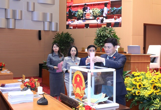 Công bố kết quả lấy phiếu tín nhiệm 28 chức danh do HĐND thành phố Hà Nội bầu - Ảnh 1.