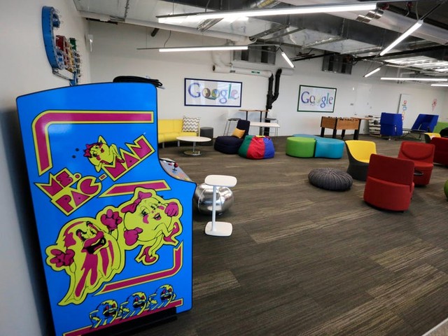 &quot;Đột nhập&quot; văn phòng làm việc của Google trên toàn thế giới: Toàn thiết kế độc lạ, có cả sân bóng đá bên trong! - Ảnh 10.