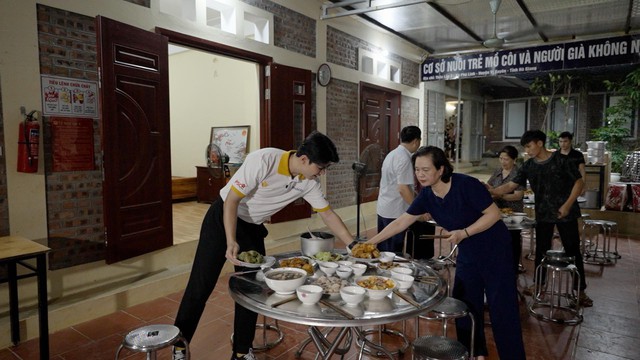 Chuyến xe tử tế mang bếp ấm đến vùng cao Hà Giang - Ảnh 2.