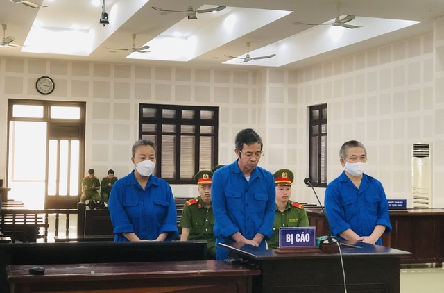 Xét xử phiên toà cựu Chủ tịch quận ở Đà Nẵng nhận hối lộ - Ảnh 1.