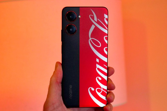 Ra mắt điện thoại Coca-Cola, giá chỉ 5,9 triệu đồng - Ảnh 2.