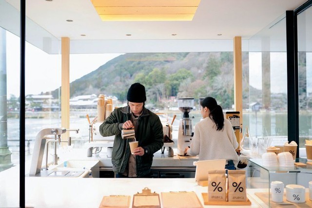 Chuỗi cà phê % nổi tiếng Nhật Bản vừa mới khai trương rầm rộ tại Việt Nam có diện mạo như thế nào ở các nước khác? - Ảnh 1.