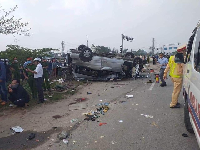 Vụ tai nạn khiến 8 người chết ở Quảng Nam: Tang thương bao trùm quê nghèo - Ảnh 4.