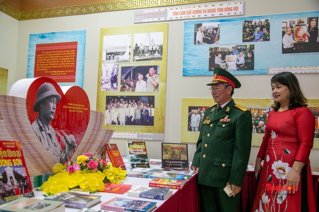 Quảng Bình: Khai mạc triển lãm &quot;Trung tướng Đồng Sỹ Nguyên - Cuộc đời và sự nghiệp&quot; - Ảnh 3.