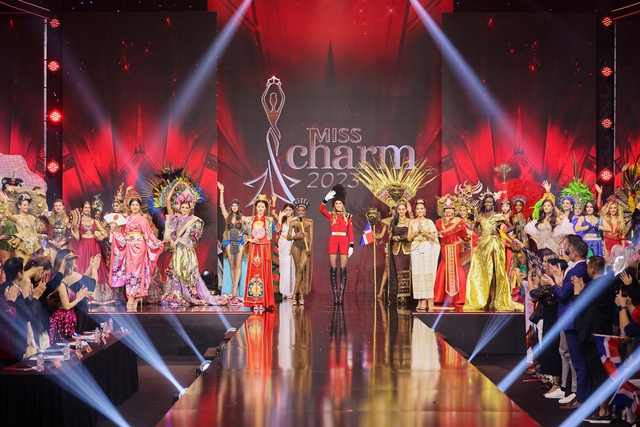 Bán kết Miss Charm sau sự cố hoãn chiếu: Thanh Thanh Huyền trình diễn tròn trịa, dàn thí sinh rực rỡ trong trang phục dân tộc - Ảnh 16.