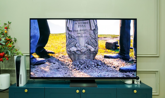 Điều gì làm nên sự khác biệt trên tấm nền OLED của TV Samsung so với các thương hiệu khác? - Ảnh 1.