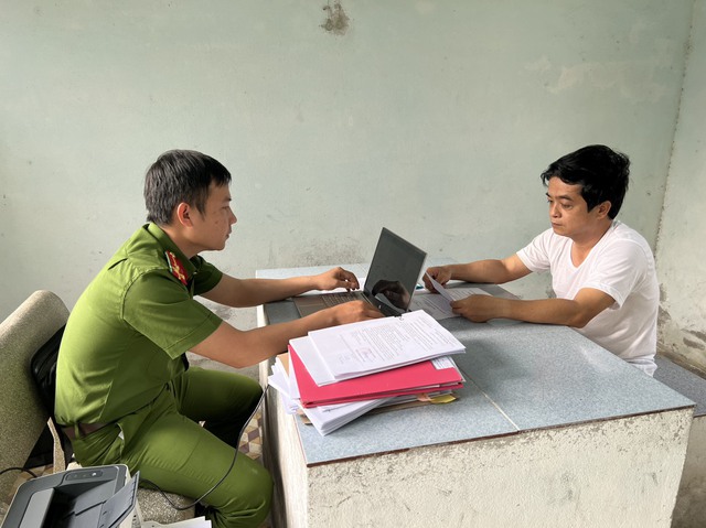 Thêm giám đốc, cán bộ Trung tâm đăng kiểm xe cơ giới ở Đà Nẵng bị bắt - Ảnh 1.