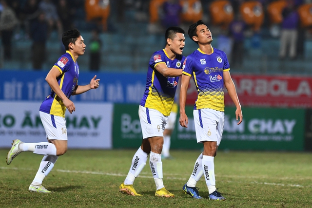 Bùi Tấn Trường lại tỏa sáng, cứu Hà Nội FC bàn thua trông thấy  - Ảnh 9.