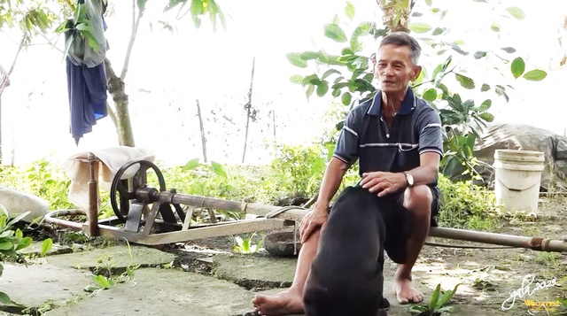 Đứa trẻ 11 tuổi bị cha đem cho người bán cá, 60 năm nhìn trăng, ăn cốm nhớ nhà mới được đoàn viên - Ảnh 2.