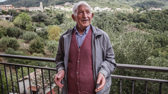 81/700 người ở ngôi làng Ý thọ trên 100 tuổi: Bí quyết nằm ở một loại nguyên liệu được sử dụng mỗi ngày - Ảnh 3.
