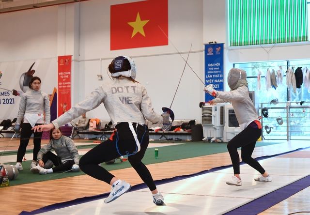 Bên trong khu tập luyện của ĐT đấu kiếm Việt Nam trước SEA Games 32 - Ảnh 1.