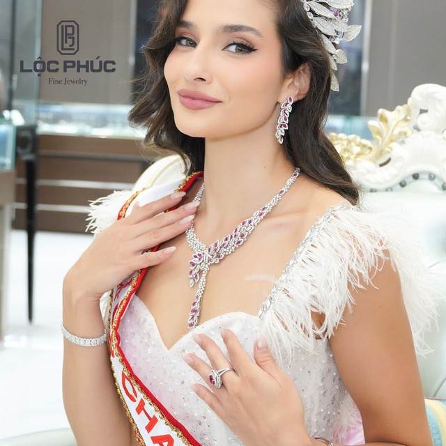 Tân Hoa hậu Miss Charm 2023: Đeo trang sức không phải để lấy lòng người khác mà để làm hài lòng chính mình - Ảnh 4.