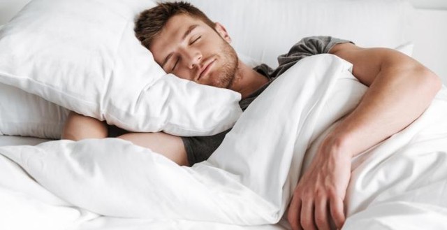 Phát hiện mới: Những người ngủ kiểu này có tuổi thọ cao hơn tới 5 năm - Ảnh 1.