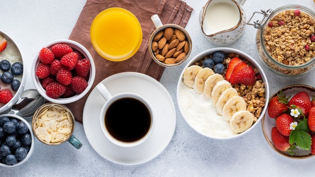 Bữa sáng có thực sự là bữa quan trọng nhất trong ngày không? Làm rõ “truyền thuyết” lâu năm gây tranh cãi - Ảnh 1.