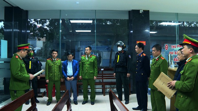 Phú Thọ bắt tạm giam Giám đốc trung tâm đăng kiểm xe cơ giới số 19-01V - Ảnh 2.