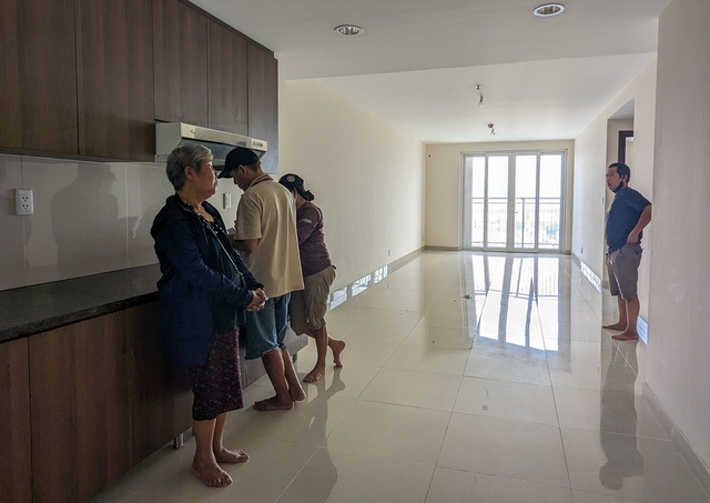 Người dân tại chung cư cũ nát ở TP.HCM hài lòng khi được chuyển đến căn hộ hiện đại 80m2  - Ảnh 10.