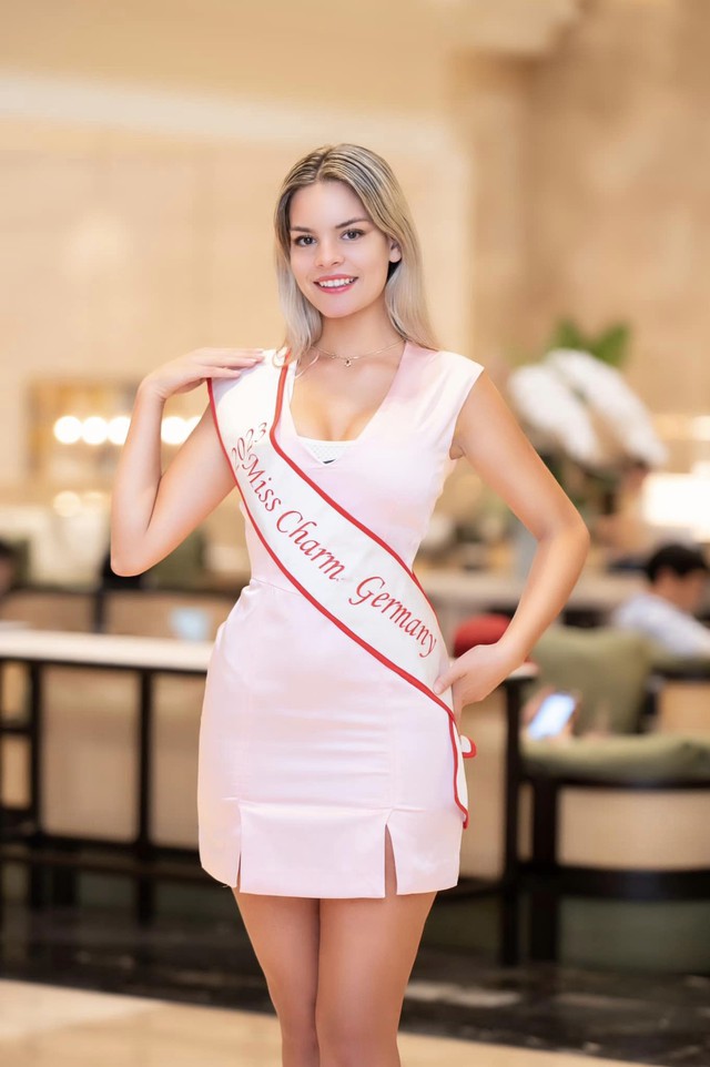 Loạt thí sinh Miss Charm thất lạc hành lý, nhà thiết kế Việt chung tay giúp đỡ - Ảnh 3. Loạt thí sinh Miss Charm thất lạc hành lý, nhà thiết kế Việt chung tay giúp đỡ - Ảnh 3.