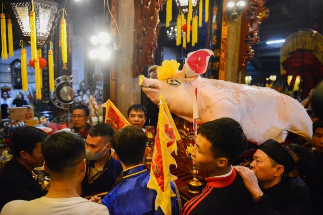 Hà Nội: Đặc sắc lễ hội rước 17 “ông lợn” của người dân làng La Phù - Ảnh 12.