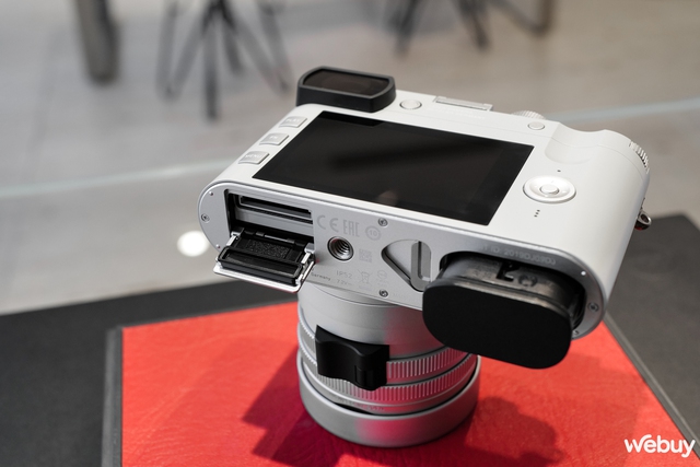Mở hộp máy ảnh hạng sang Leica Q2 Ghost Edition: Trắng tinh như bông tuyết, hợp tác cùng Hodinkee, cấu hình không đổi - Ảnh 12.