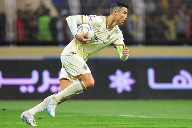 Cầu thủ Al-Nassr thừa nhận Ronaldo mang đến bất lợi cho đội bóng - Ảnh 2. Cầu thủ Al-Nassr thừa nhận Ronaldo mang đến bất lợi cho đội bóng - Ảnh 2.