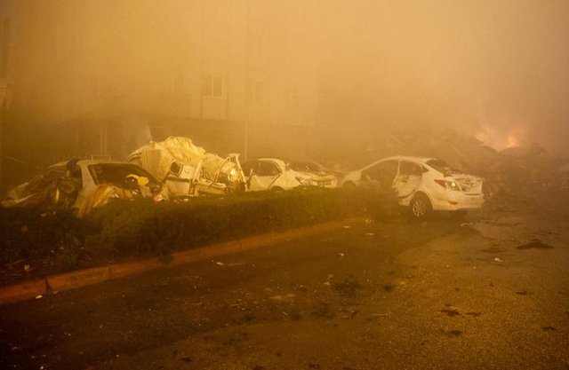 Chùm ảnh: Khung cảnh hoang tàn sau động đất mạnh tại Thổ Nhĩ Kỳ khiến ít nhất 4.300 người thiệt mạng - Ảnh 9.