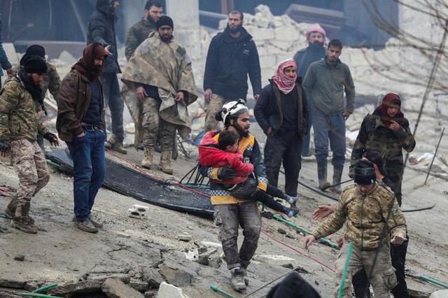 Chùm ảnh: Khung cảnh hoang tàn sau động đất mạnh tại Thổ Nhĩ Kỳ khiến ít nhất 4.300 người thiệt mạng - Ảnh 11.