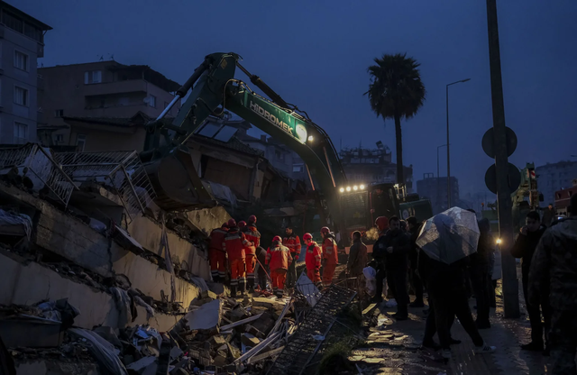 Khung cảnh đổ nát tại Thổ Nhĩ Kỳ và Syria sau trận động đất: Hình ảnh khiến cả thế giới nhói lòng - Ảnh 1.