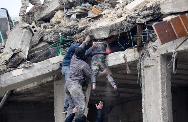 Khung cảnh đổ nát tại Thổ Nhĩ Kỳ và Syria sau trận động đất: Hình ảnh khiến cả thế giới nhói lòng - Ảnh 7.