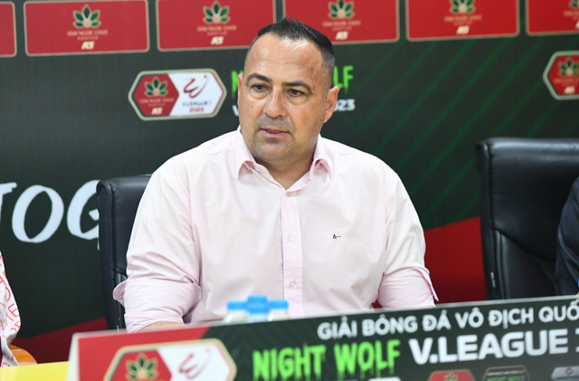 Thua Hà Nội FC, HLV  Paulo Foiani nhắc cầu thủ CAHN phải ngẩng đầu và tiến về phía trước - Ảnh 1.