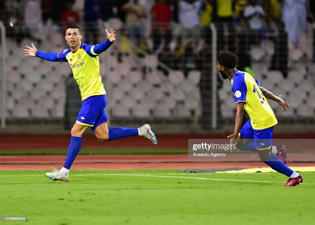 Ronaldo ghi 4 bàn thắng trong 40 phút, Al Nassr rộng cửa trên đường đua vô địch - Ảnh 1.