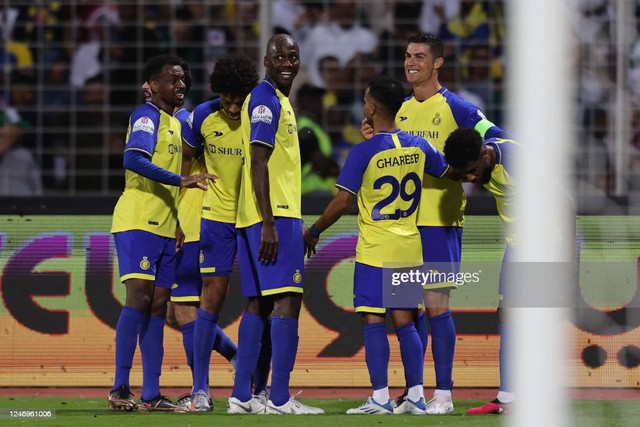 Ronaldo ghi 4 bàn thắng trong 40 phút, Al Nassr rộng cửa trên đường đua vô địch - Ảnh 3.