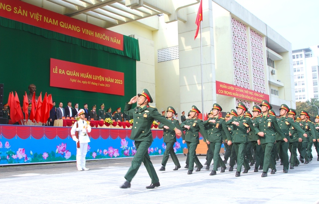 Xem lực lượng vũ trang Nghệ An biểu diễn võ thuật, trấn áp tội phạm - Ảnh 12.