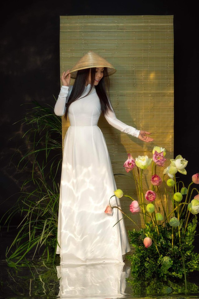 Á hậu Nguyễn Mai Anh khoe sắc với áo dài của NTK Minh Châu - Ảnh 3.