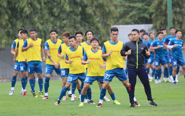 Đội tuyển Việt Nam tập buổi cuối, chia tay nhau để trở về câu lạc bộ - Ảnh 2.