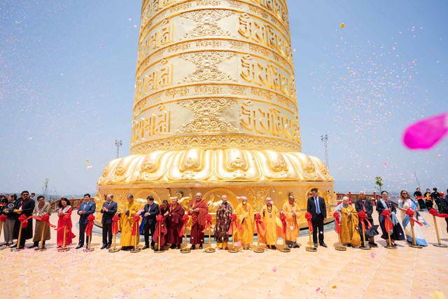 Một công trình Phật giáo Việt Nam đón nhận Kỷ lục Guiness - Ảnh 1.