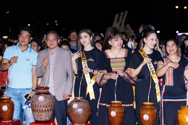Thí sinh Hoa hậu doanh nhân toàn cầu 2023 hào hứng trải nghiệm sắc màu văn hóa tại huyện Krông Nô - Ảnh 7.