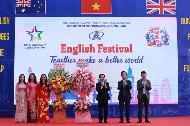 Học sinh Hoàn Kiếm tự tin thể hiện năng lực ngoại ngữ với nhiều hoạt động ấn tượng tại Festival Tiếng Anh 2023 - Ảnh 1.