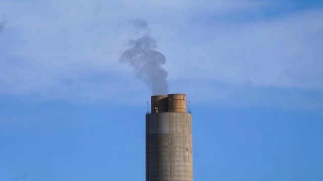 EPA công bố quy tắc mới hạn chế ô nhiễm môi trường do các nhà máy điện - Ảnh 1.