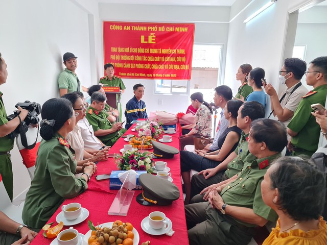 Trung tá Công an tham gia cứu nạn tại Thổ Nhĩ Kỳ xúc động khi được trao nhà ở xã hội - Ảnh 3. Trung tá Công an tham gia cứu nạn tại Thổ Nhĩ Kỳ xúc động khi được trao nhà ở xã hội - Ảnh 3.