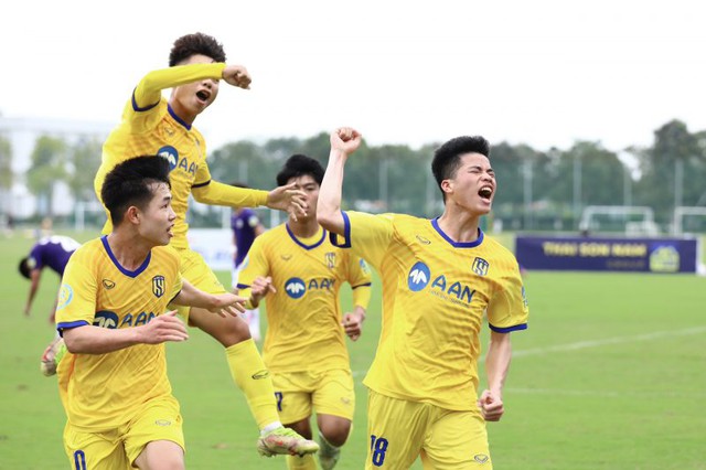U17 Sông Lam Nghệ An và U17 Hồng Lĩnh Hà Tĩnh giành vé vào Bán kết giải U17 Quốc gia 2023 - Ảnh 1.
