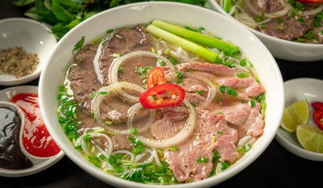 Khách Tây chấm điểm 4 món ăn Việt: Phở vẫn chưa phải món được điểm cao nhất - Ảnh 4.