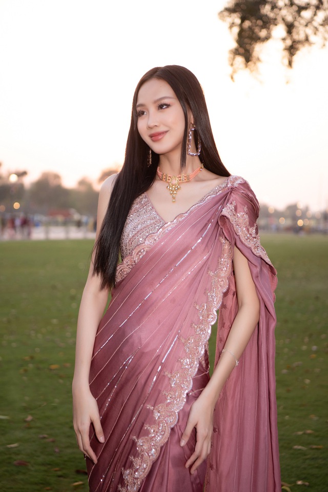 Hoa hậu Bảo Ngọc khi công tác tại Ấn Độ: Nhan sắc thăng hạng, ghi điểm bởi một hành động đặc biệt  - Ảnh 6.