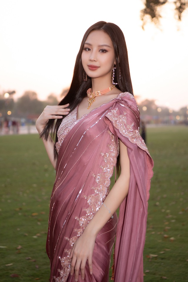 Hoa hậu Bảo Ngọc khi công tác tại Ấn Độ: Nhan sắc thăng hạng, ghi điểm bởi một hành động đặc biệt  - Ảnh 7.