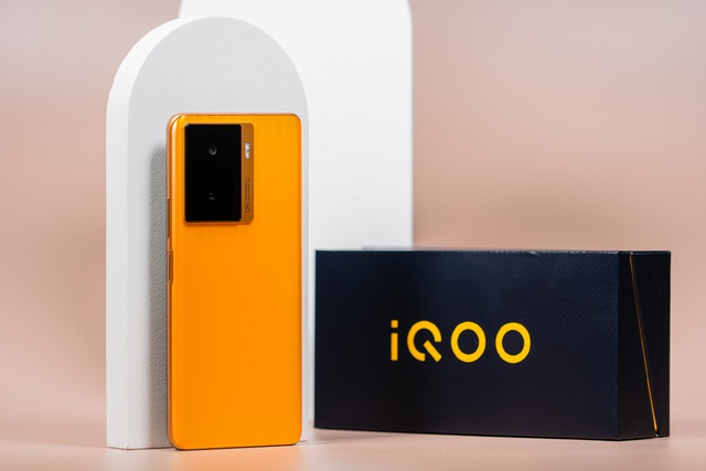 vivo ra mắt điện thoại sạc 120W giá chỉ hơn 5 triệu đồng - Ảnh 1.